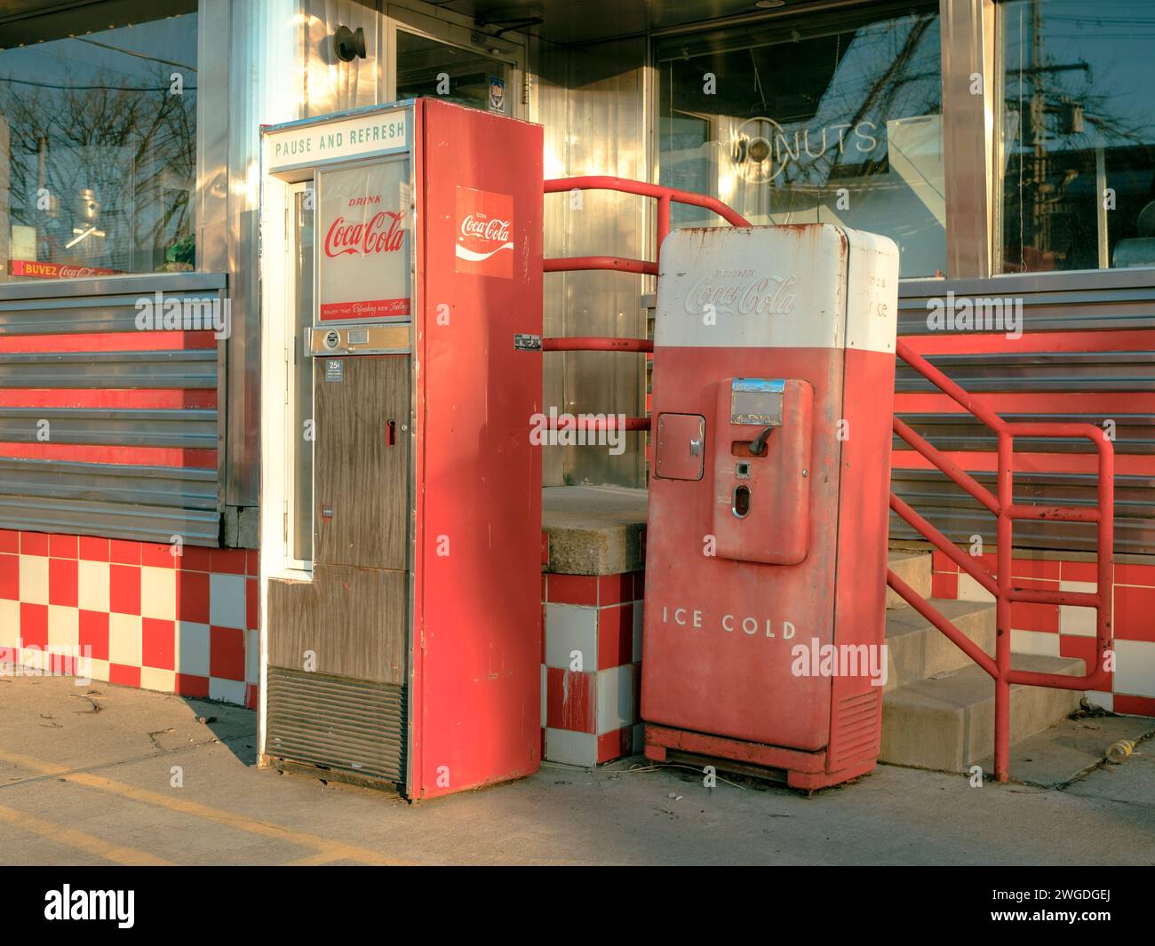 Vintage vending machines at Sally’s Diner, Erie, Pennsylvania Stock