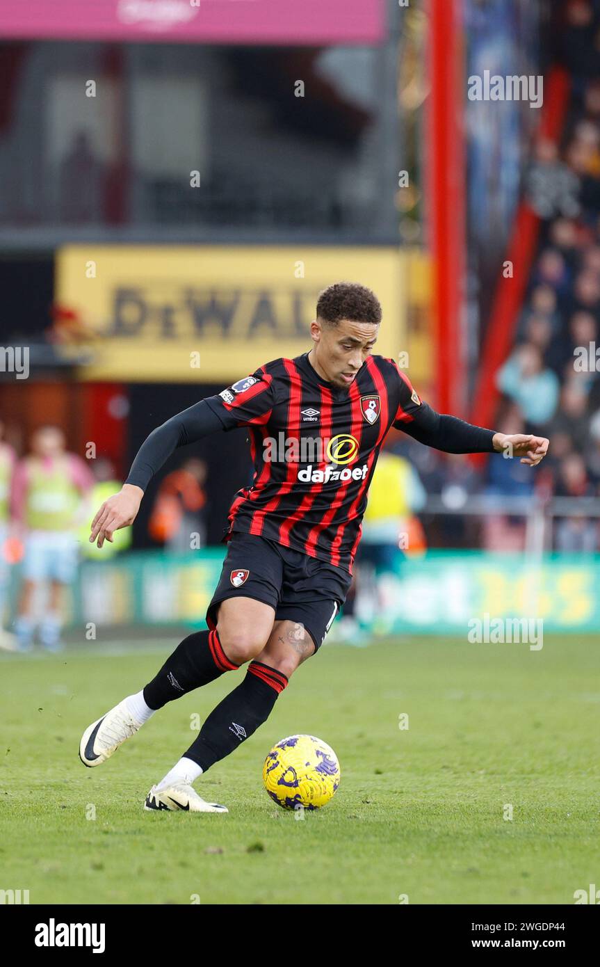 Vitality Stadium, Boscombe, Dorset, UK. 4th Feb, 2024. Premier League Football, AFC Bournemouth versus Nottingham Forest; Marcus Tavernier of Bournemouth brings the ball forward Credit: Action Plus Sports/Alamy Live News Stock Photo