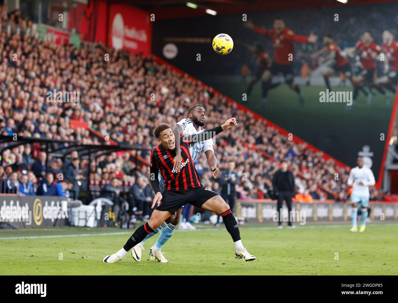 Vitality Stadium, Boscombe, Dorset, UK. 4th Feb, 2024. Premier League Football, AFC Bournemouth versus Nottingham Forest; Marcus Tavernier of Bournemouth holds off Nuno Albertino of Forest Credit: Action Plus Sports/Alamy Live News Stock Photo