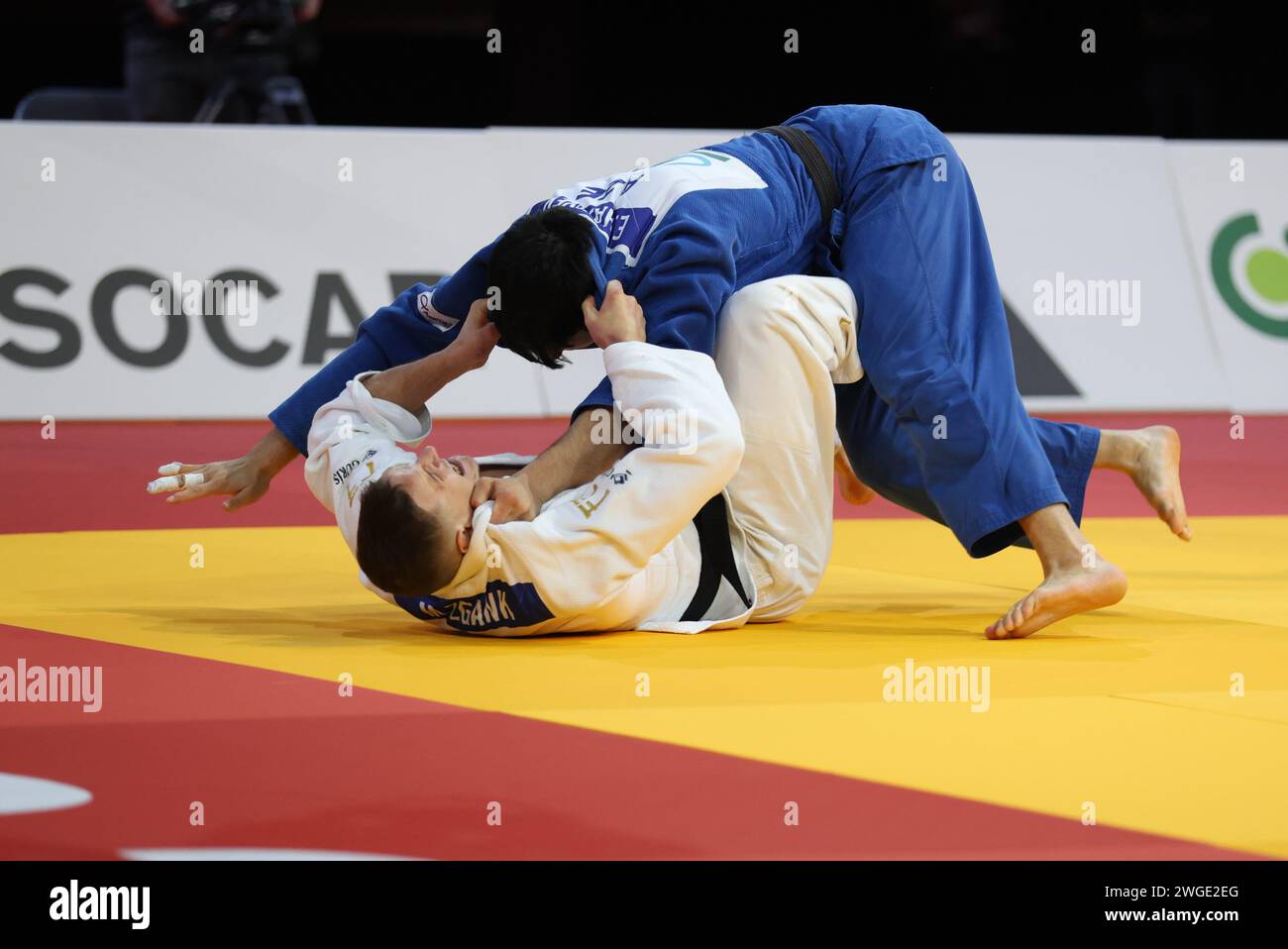 Thierry Larret/Maxppp. Judo International. Paris Grand Slam. Accor Arena Bercy, Paris (75), le 4 fevrier 2024. Finale moins 90 kg Hommes : Mihael ZGANK (TUR) vs Elijan HAJIYEV (AZE) Credit: MAXPPP/Alamy Live News Stock Photo