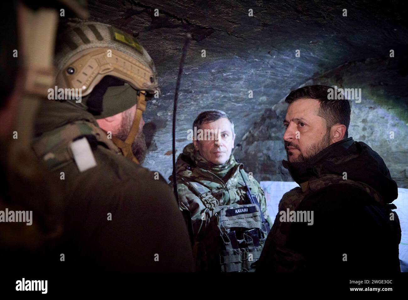 press-in-a-war-zone-ukraine-flak-jacket-hi-res-stock-photography-and