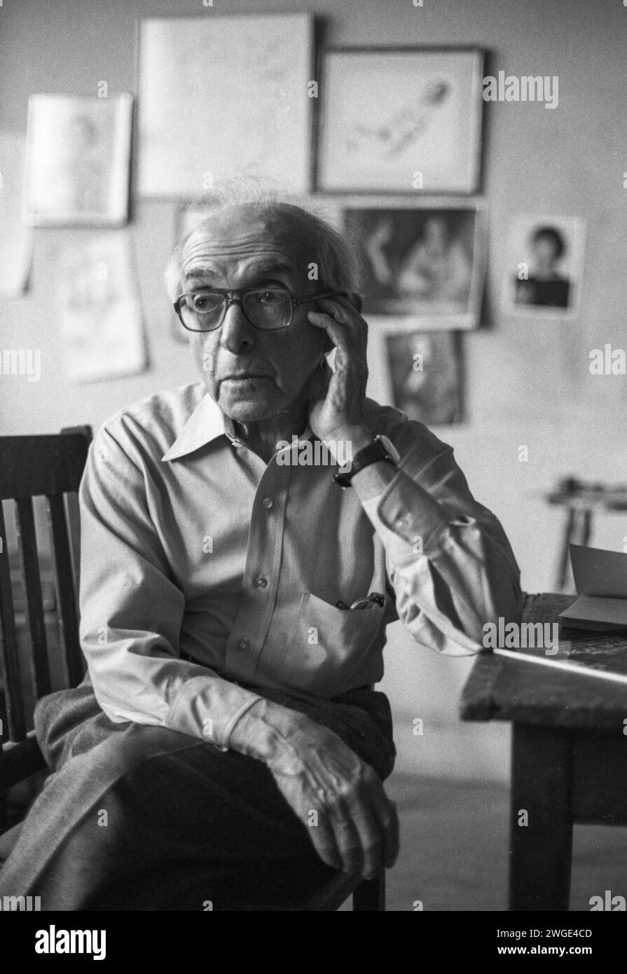 RECORD DATE NOT STATED Raphael Soyer in seinem Studio, New York City, April 1982 *** Raphael Soyer in his studio, New York City, April 1982 Stock Photo