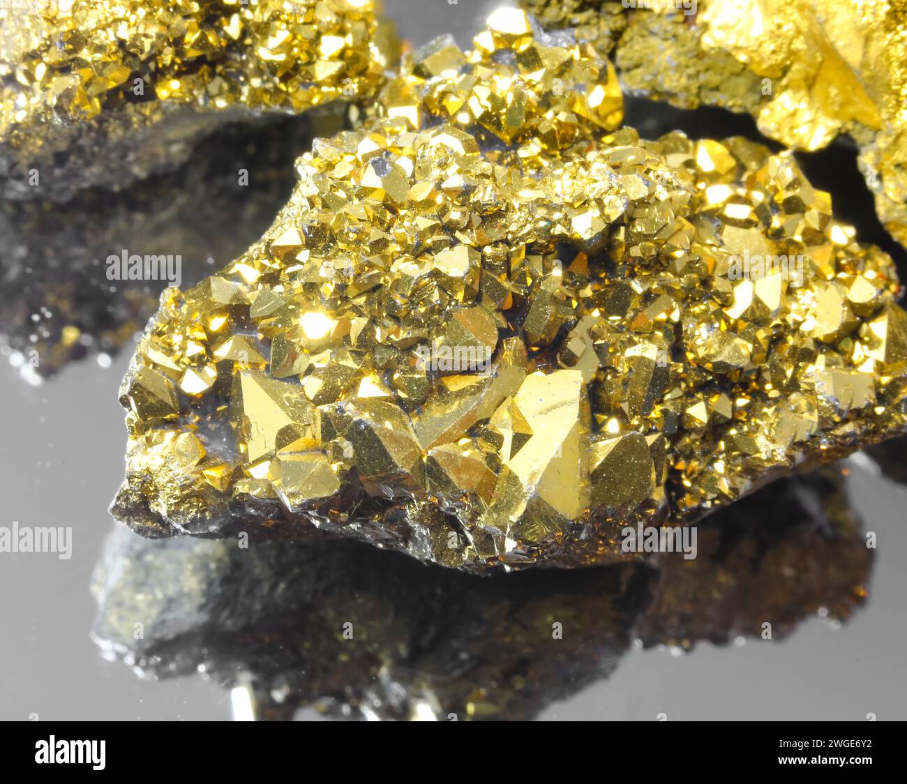 series of golden rocks of various sizes with glittering gold reflections Stock Photo