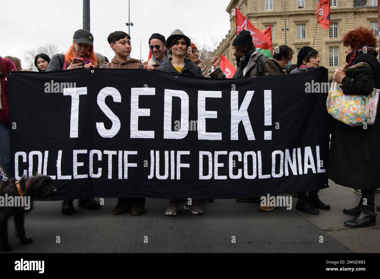 Paris, France. 03rd Feb, 2024. © Mathieu Pinard Baillet/Le Pict/MAXPPP - Paris 03/02/2024 Mathieu Pinard Baillet/Le Pictorium - 03/02/2024 - France/Ile-de-France/Paris - manifestation pour la palestine et Gaza a Paris avec des slogans contre le massacre des civils et des journalistes a Gaza - Valeurs ACtuelles out, no jdd, jdd out, RUSSIA OUT, NO RUSSIA #norussia/03/02/2024 - France/Ile-de-France (region)/Paris - demonstration for Palestine and Gaza in Paris with slogans against the massacre of civilians and journalists in Gaza Credit: MAXPPP/Alamy Live News Stock Photo