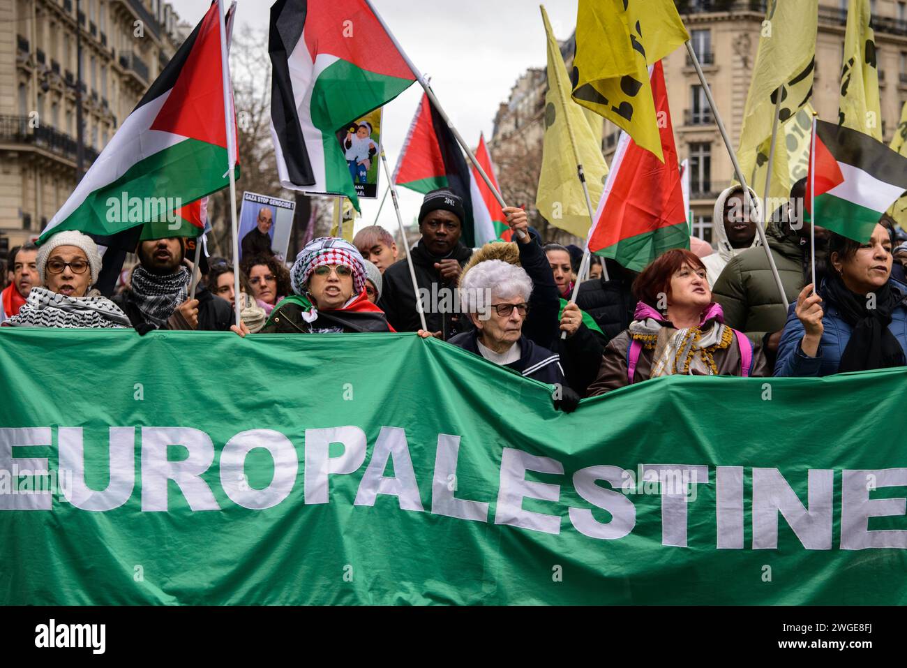 Paris, France. 03rd Feb, 2024. © Mathieu Pinard Baillet/Le Pict/MAXPPP - Paris 03/02/2024 Mathieu Pinard Baillet/Le Pictorium - 03/02/2024 - France/Ile-de-France/Paris - manifestation pour la palestine et Gaza a Paris avec des slogans contre le massacre des civils et des journalistes a Gaza - Valeurs ACtuelles out, no jdd, jdd out, RUSSIA OUT, NO RUSSIA #norussia/03/02/2024 - France/Ile-de-France (region)/Paris - demonstration for Palestine and Gaza in Paris with slogans against the massacre of civilians and journalists in Gaza Credit: MAXPPP/Alamy Live News Stock Photo