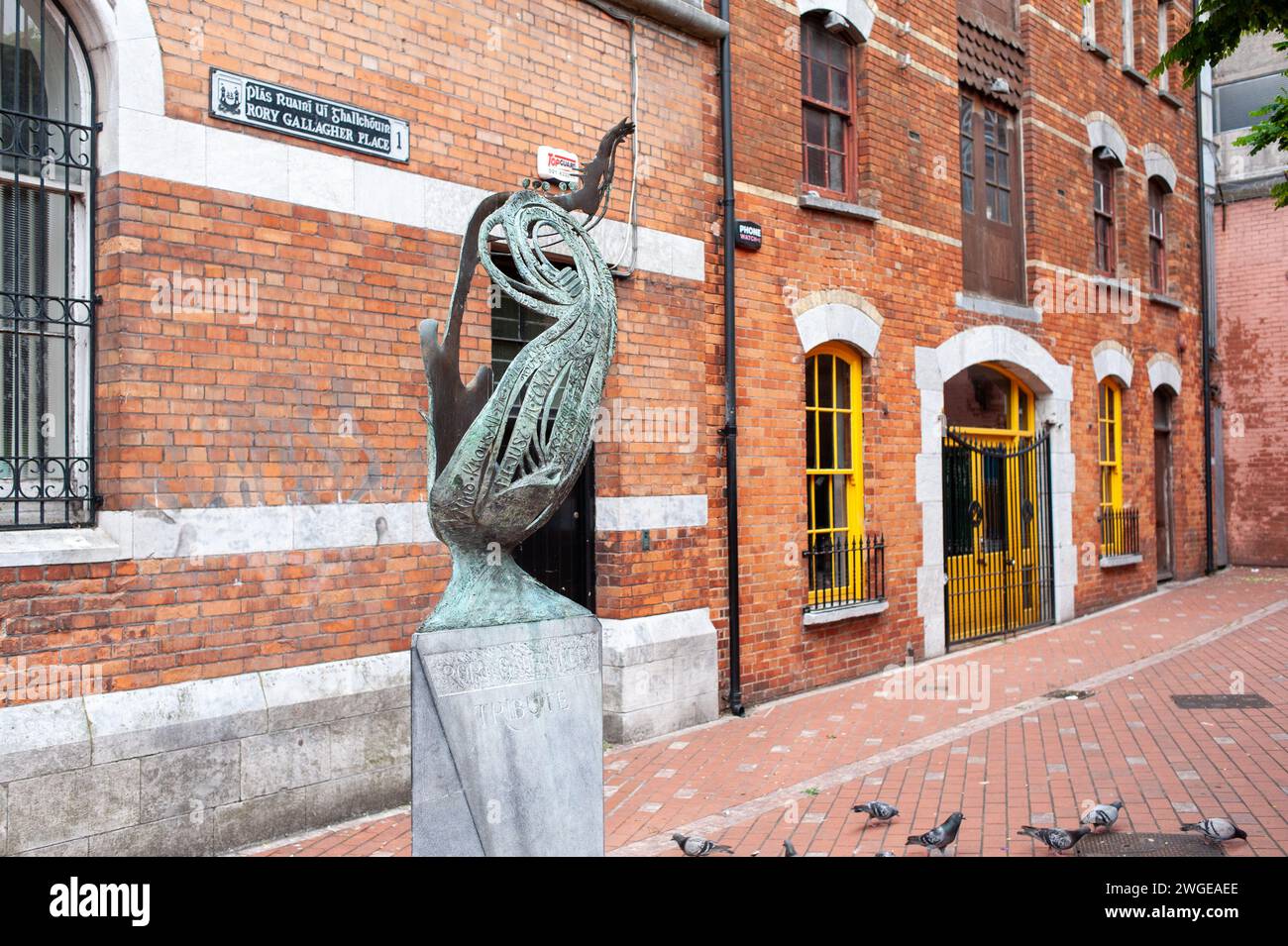 Rory Gallagher Memorial Sculpture in cork city. Honorary bronze statue of the renowned native rock & blues guitarist in a plaza dedicated to him. Stock Photo