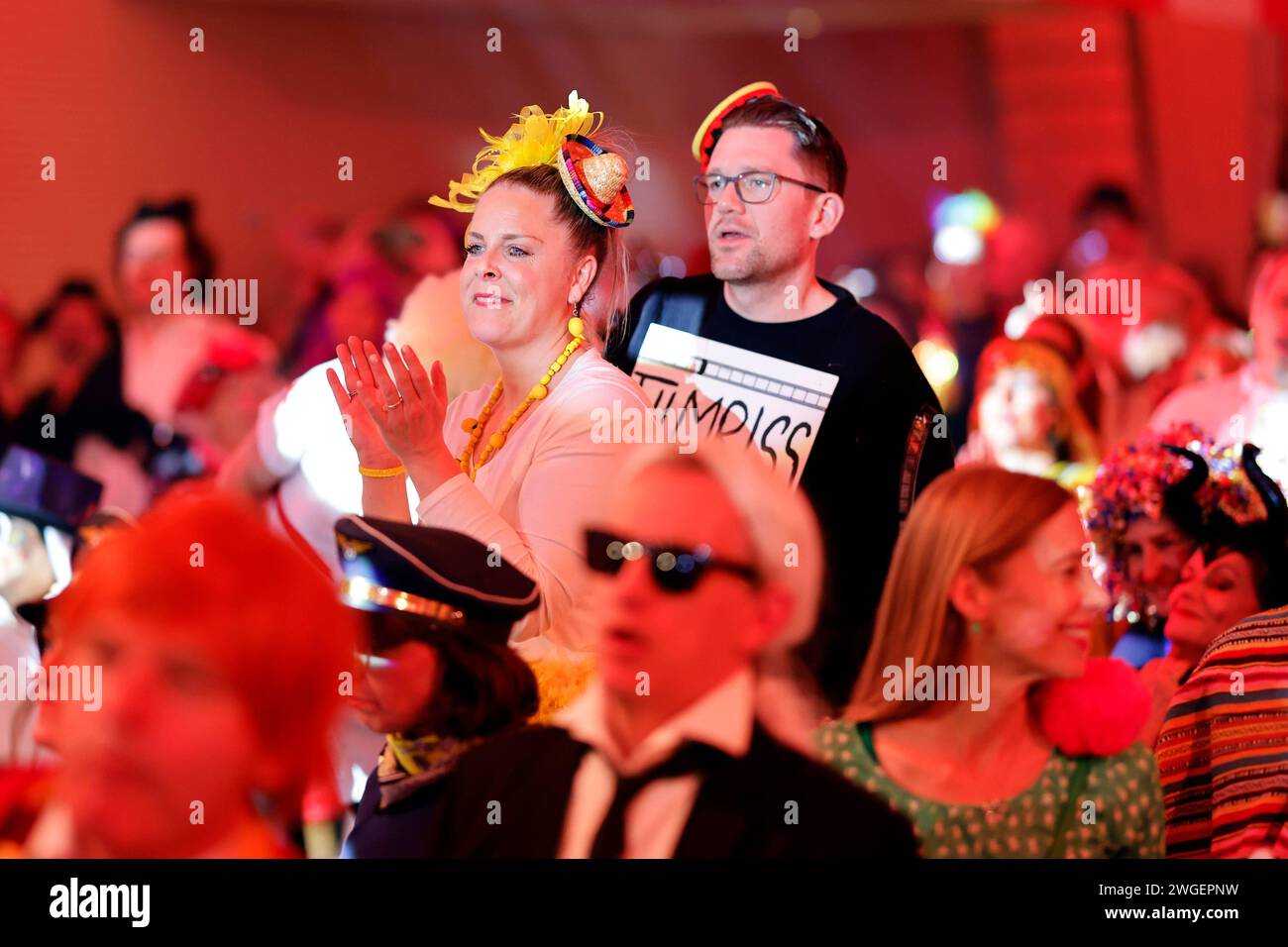 Karnevalisten im Kostüm bei der Aufzeichnung der 2. ARD Fernsehsitzung