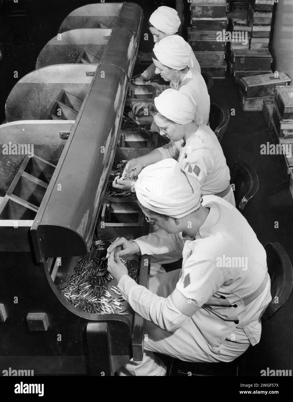 Women inspecting ammunition at General Engineering Company munitions factory during the Second World War in Scarborough, Ontario  circa 1943 Stock Photo
