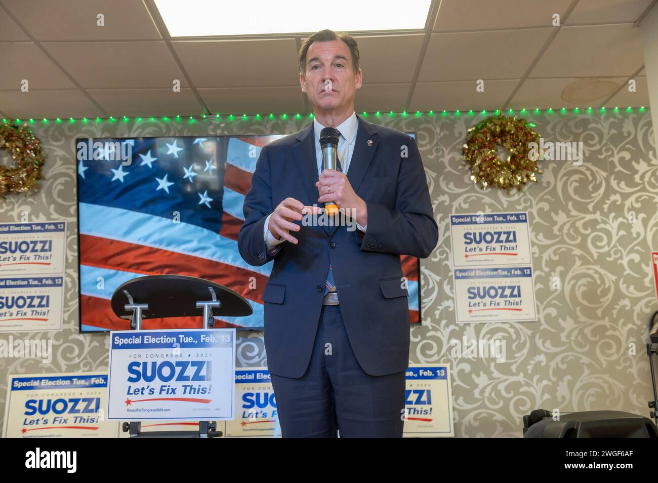 New York, New York, USA. 4th Feb, 2024. (NEW) Tom Suozzi Holds A Campaign Rally. February 4, 2024, Floral Park, New York, USA: Tom Suozzi speaks at an election rally on February 04, 2024 in Floral Park, New York. Early voting started Saturday February 3 for special election between Democrat's candidate former Rep. Tom Suozzi and Republican's candidate Mazi Pilip in the New York's 3rd congressional district to replace expelled Rep. George Santos. (Credit: M10s/TheNews2) (Foto: M10s/Thenews2/Zumapress) (Credit Image: © Ron Adar/TheNEWS2 via ZUMA Press Wire) EDITORIAL U Stock Photo