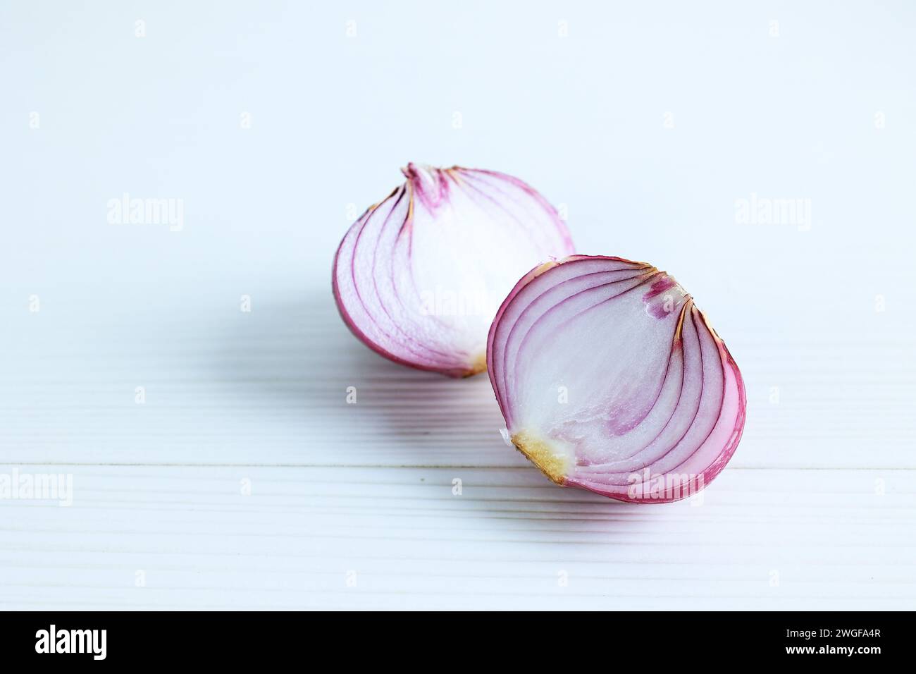 Halved red onion hi-res stock photography and images - Alamy