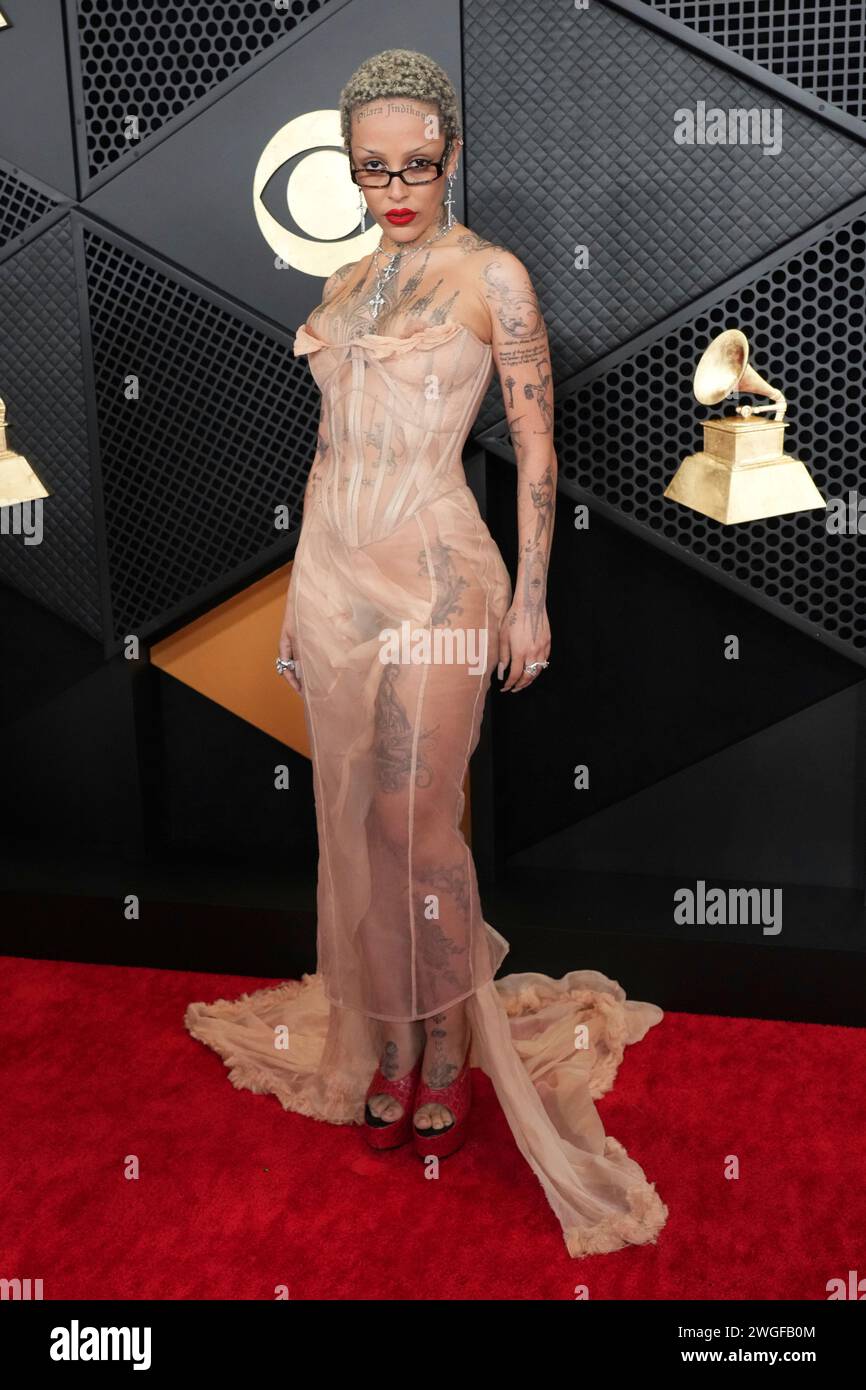 eds-note-nudity-doja-cat-arrives-at-the-66th-annual-grammy-awards-on