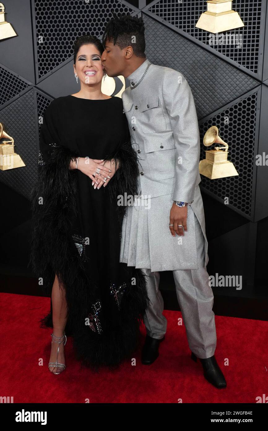 Suleika Jaouad, left, and Jon Batiste arrives at the 66th annual Grammy(00)