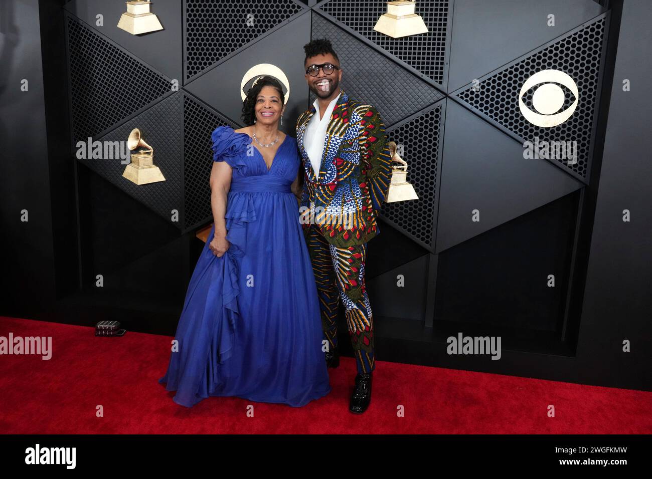 carolyn-woods-and-seth-parker-woods-arrive-at-the-66th-annual-grammy