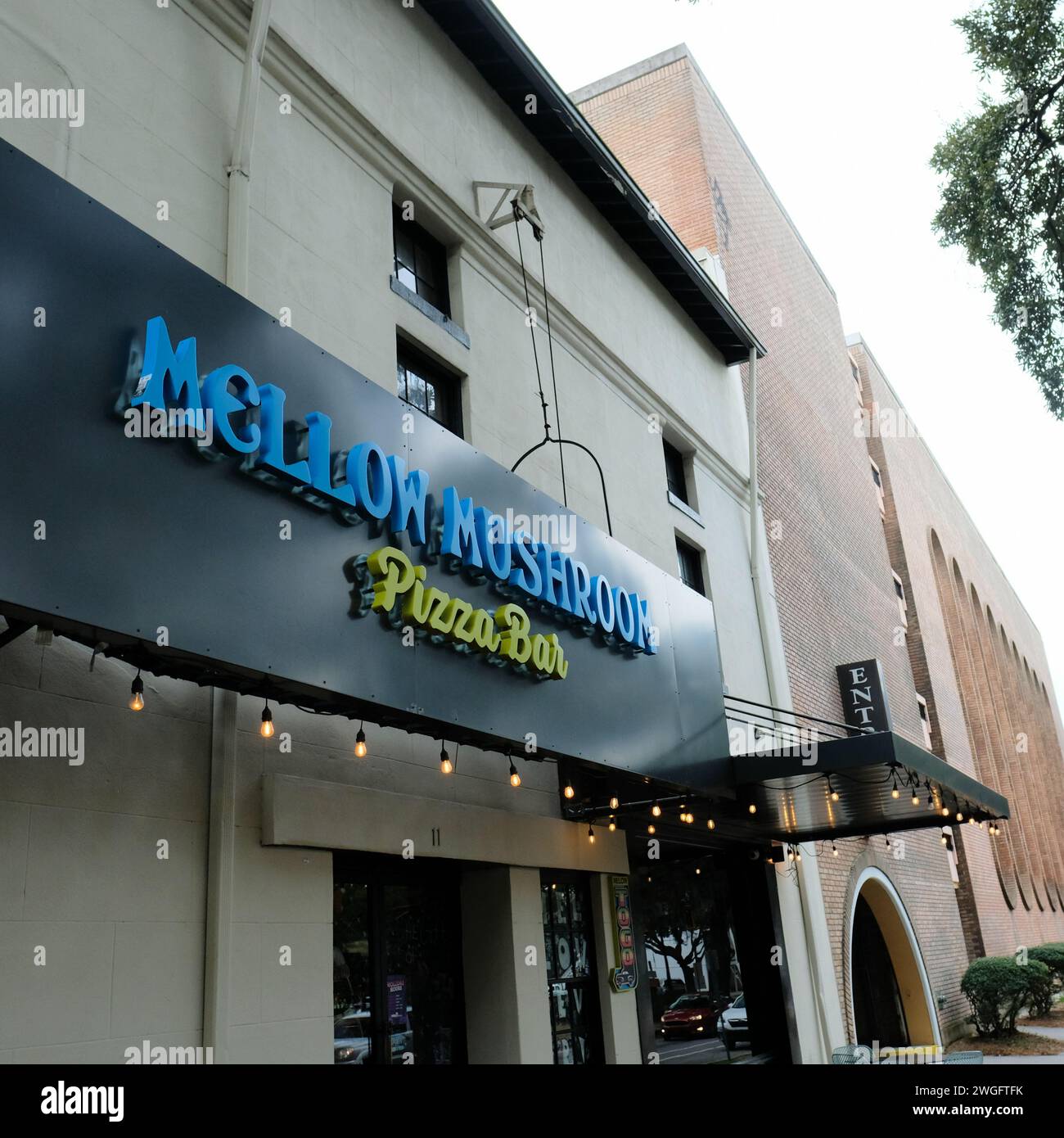 Exterior of Mellow Mushroom Pizza restaurant in Savannah, Georgia; chain pizzeria featuring craft beer, calzones and stone-baked pizzas. Stock Photo