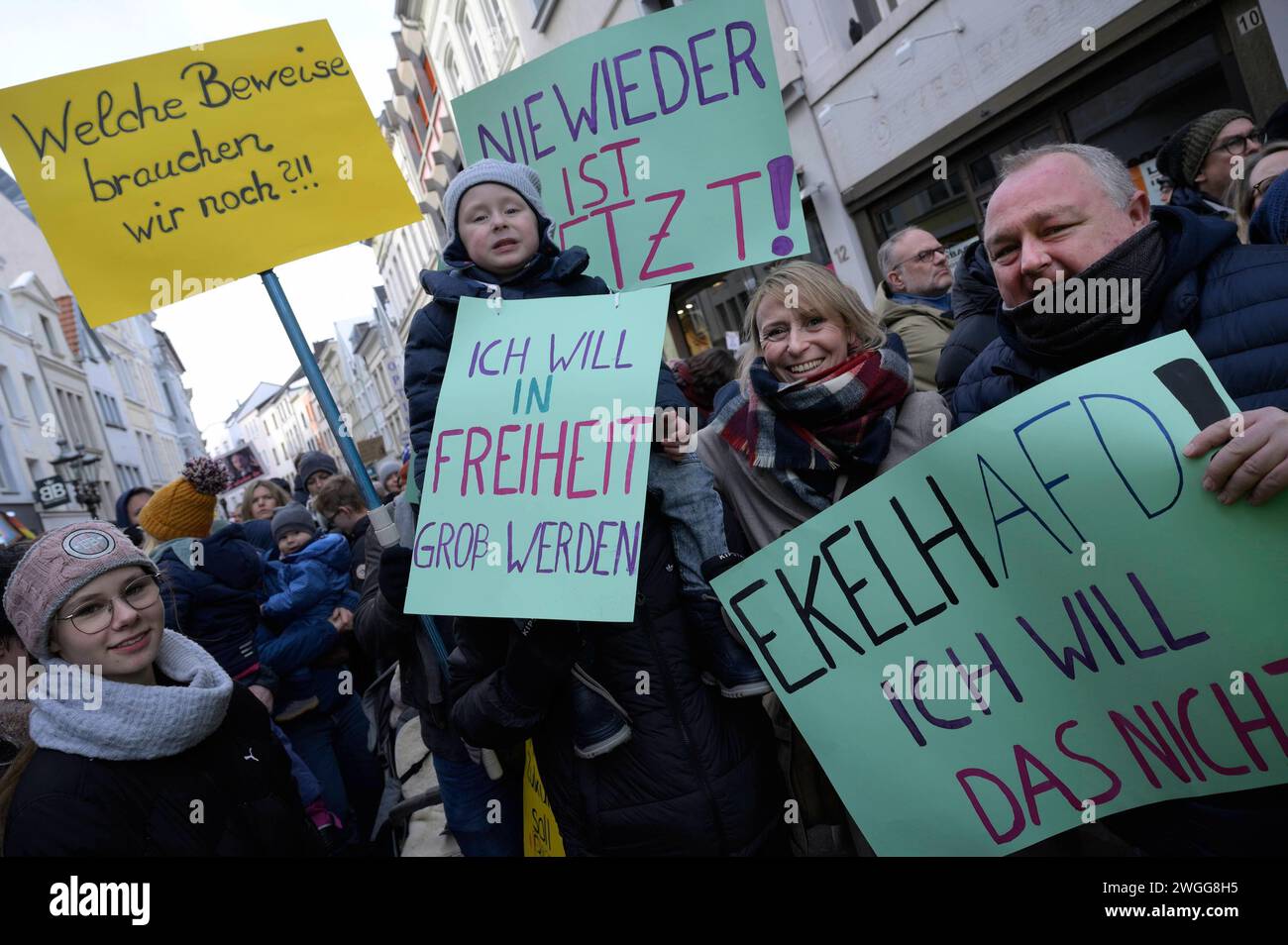 DEU , DEUTSCHLAND : Demonstration in Bonn gegen Rechts und die AfD , 21.01.2024 DEU , GERMANY : Demonstration in Bonn against right-wing politics and the AfD party , 21.01.2024 *** DEU , GERMANY Demonstration in Bonn against right wing politics and the AfD party , 21 01 2024 DEU , GERMANY Demonstration in Bonn against right wing politics and the AfD party , 21 01 2024 Stock Photo