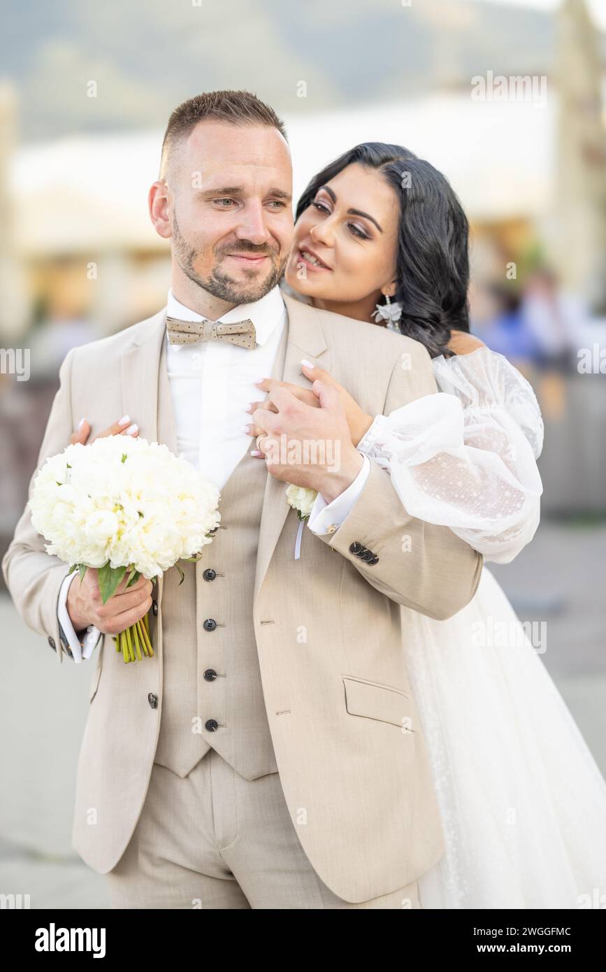 Wedding kiss hi-res stock photography and images - Alamy