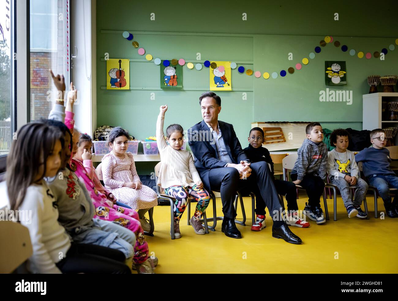 ROTTERDAM - Outgoing Prime Minister Mark Rutte during a working visit to Christophoor primary school. During the visit, topics including the School and Environment and School Meals programs were discussed. ANP ROBIN VAN LONKHUIJSEN netherlands out - belgium out Stock Photo