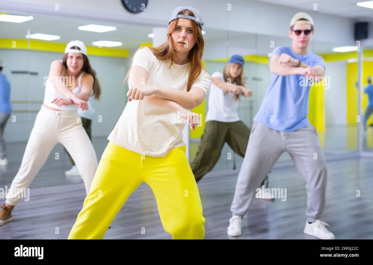 Teenages hip hop dancers doing dance workout during group class Stock ...