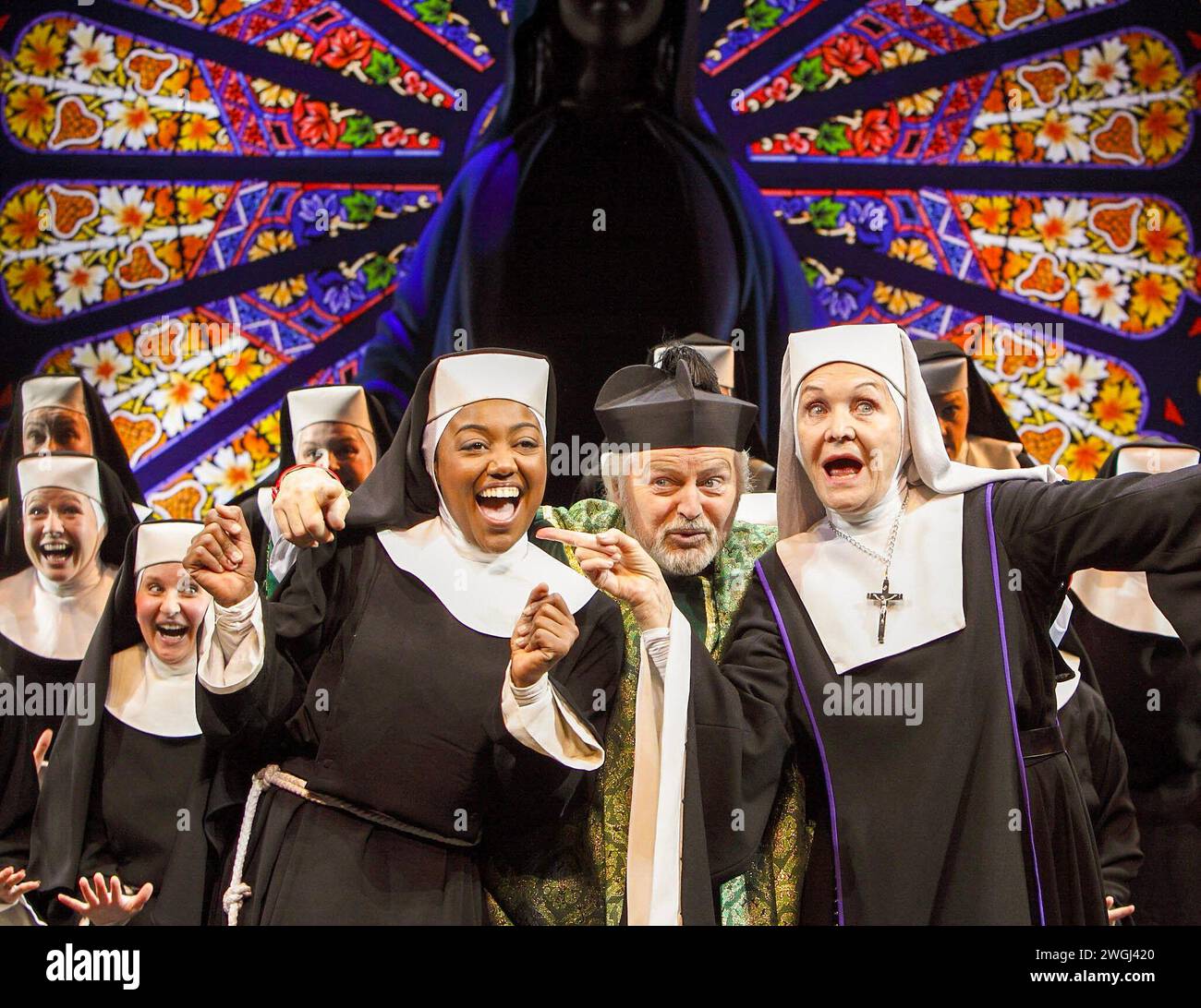 l-r: Patina Miller (Sister Mary Clarence), Ian Lavender (Monsignor Howard), Sheila Hancock (Mother Superior) in SISTER ACT at the London Palladium, London W1  02/06/2009  music: Alan Menken  lyrics: Glenn Slater  book: Cheri Steinkellner & Bill Steinkellner  set design: Klara Zieglerova  costumes: Lez Brotherston  lighting: Natasha Katz  choreography: Anthony van Laast  director: Peter Schneider Stock Photo