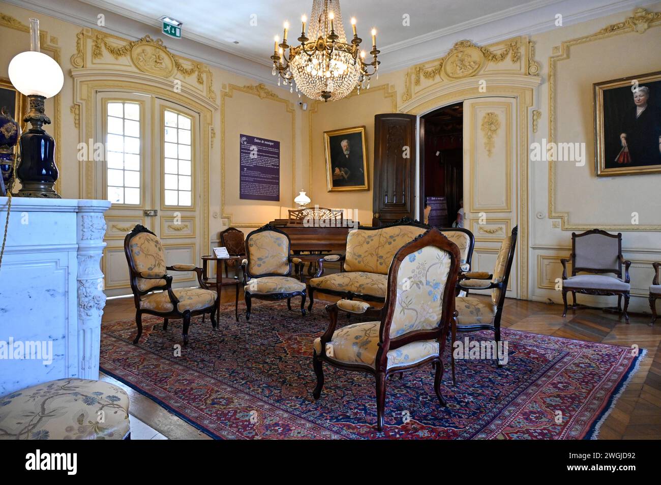 Wohnraum des franzoesichen Schriftstellers Jules Verne im Maison de ...