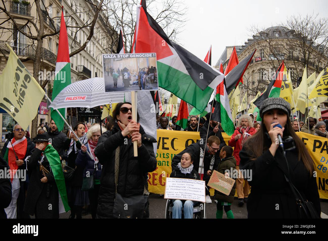 Paris, France. 03rd Feb, 2024. © Mathieu Pinard Baillet/Le Pict/MAXPPP - Paris 03/02/2024 Mathieu Pinard Baillet/Le Pictorium - 03/02/2024 - France/Ile-de-France/Paris - manifestation pour la palestine et Gaza a Paris avec des slogans contre le massacre des civils et des journalistes a Gaza - Valeurs ACtuelles out, no jdd, jdd out, RUSSIA OUT, NO RUSSIA #norussia/03/02/2024 - France/Ile-de-France (region)/Paris - demonstration for Palestine and Gaza in Paris with slogans against the massacre of civilians and journalists in Gaza Credit: MAXPPP/Alamy Live News Stock Photo
