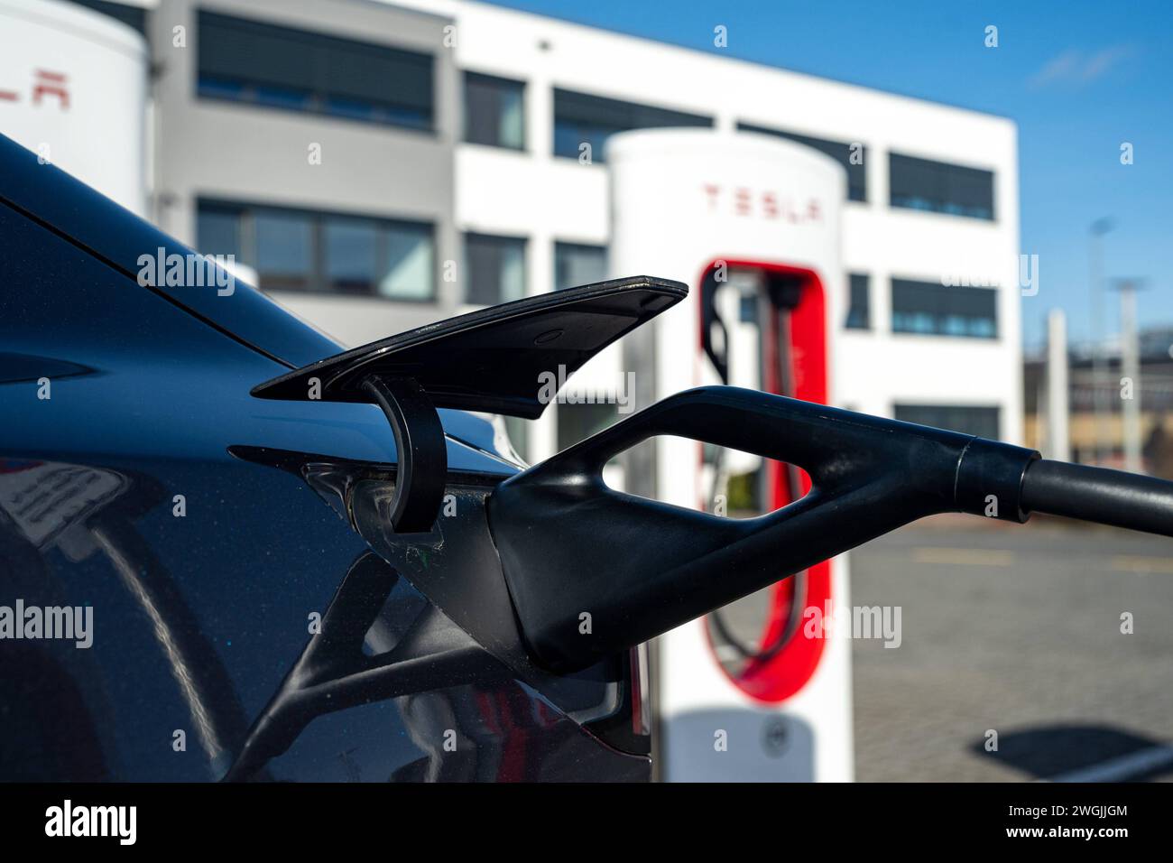 Tesla SuperchargerLadestation in Aktion 05.02.2024, Limburg