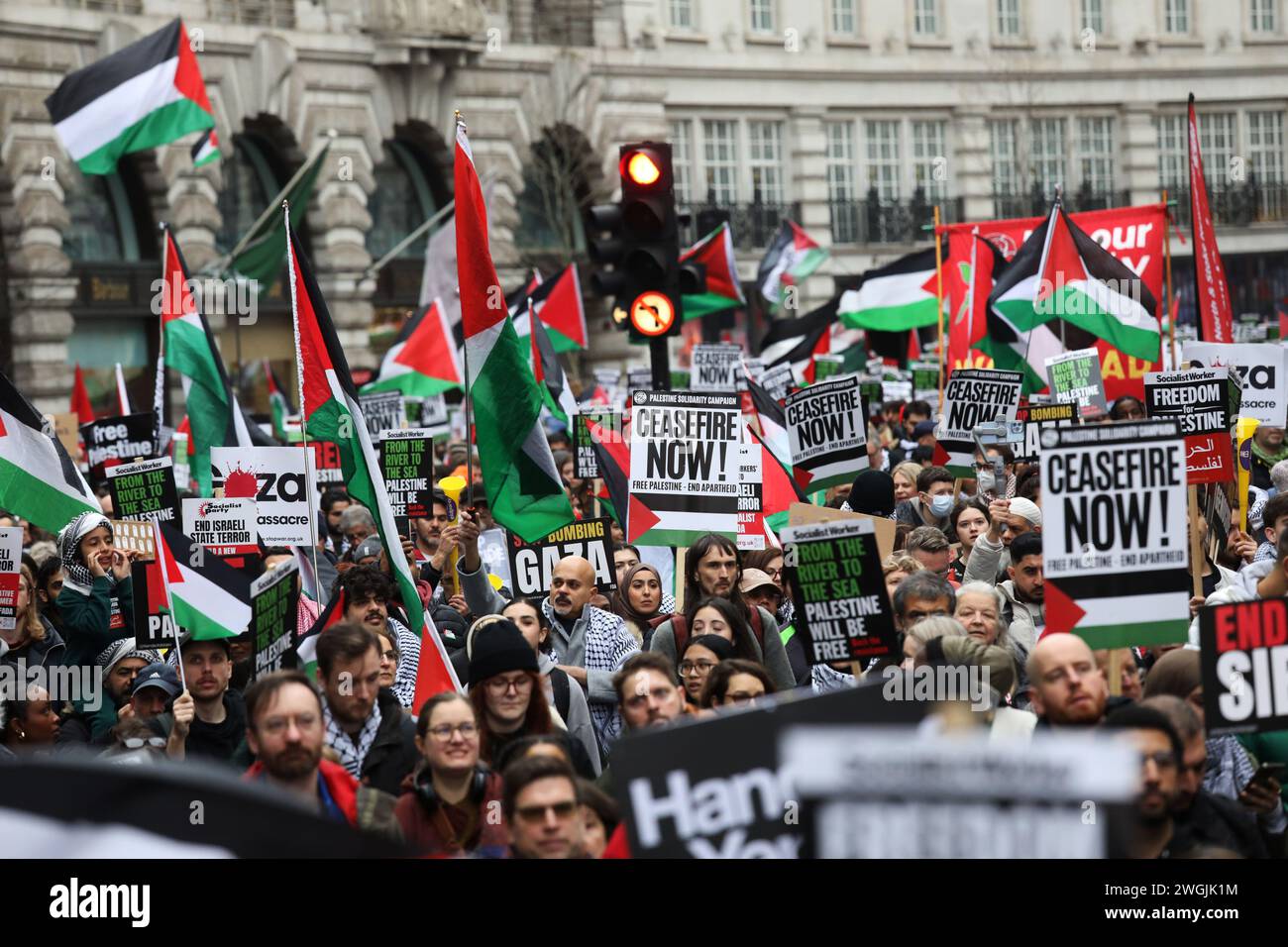 Hundreds of thousands march on National March for Palestine in London