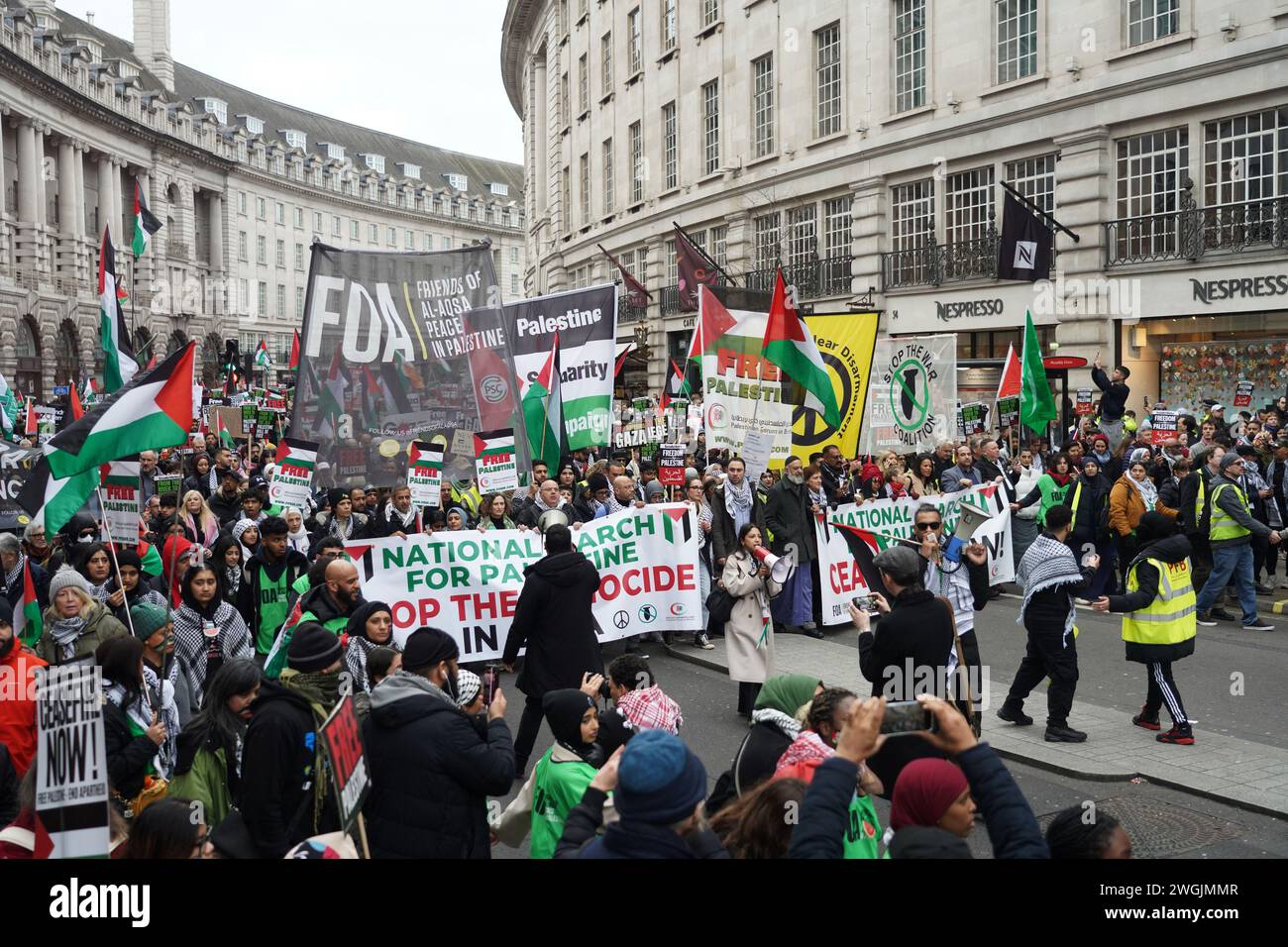Hundreds of thousands march on National March for Palestine in London ...