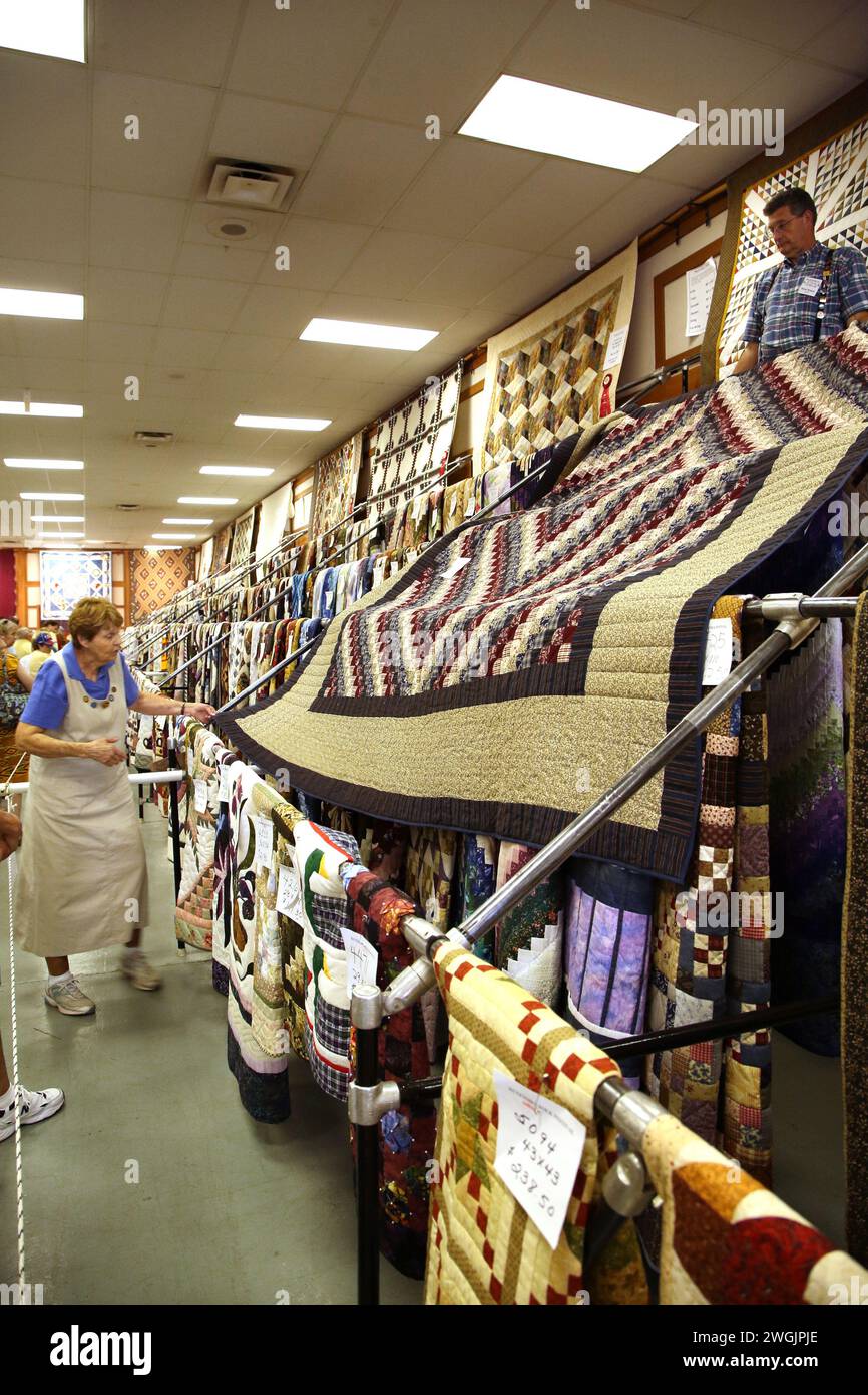 Hand made quilt display hires stock photography and images Alamy