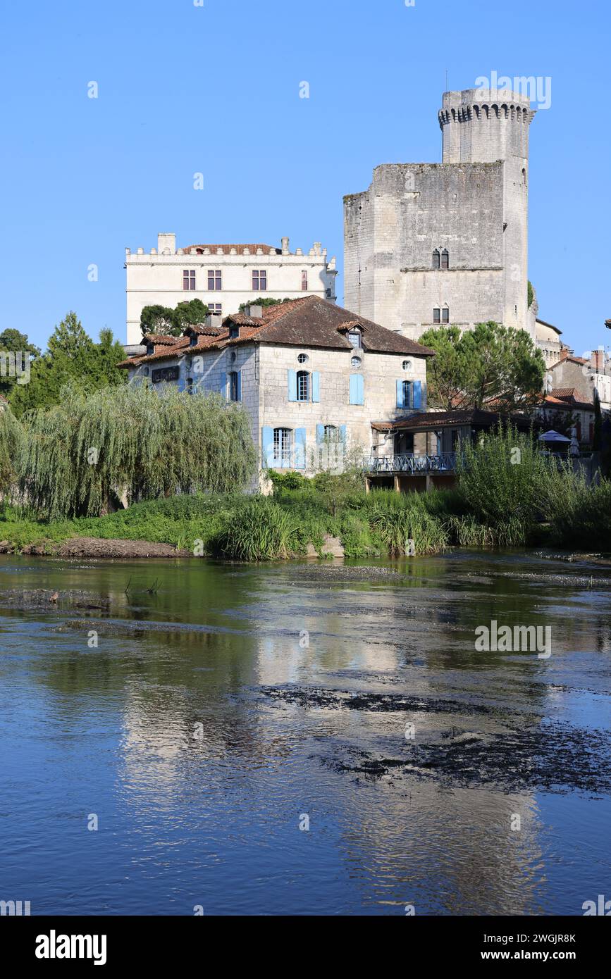 The village of Bourdeilles, its two castles (Middle Ages and Renaissance) is crossed by the Dronne river. Bourdeilles was the seat of one of the four Stock Photo