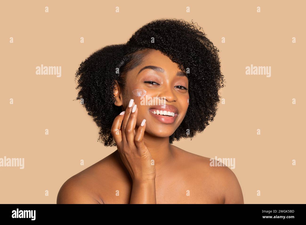 Nourish hair hi-res stock photography and images - Alamy