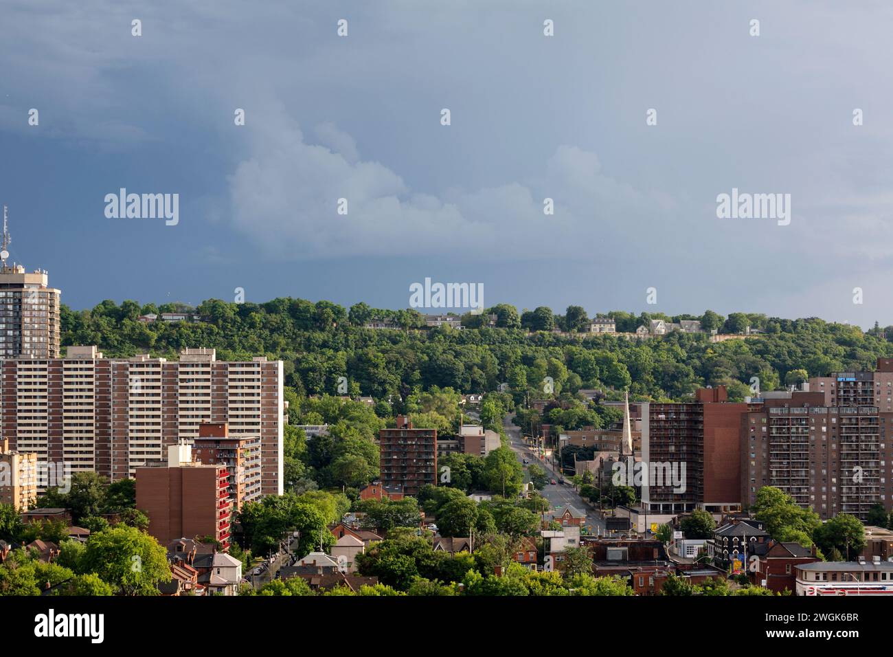 View of downtown and the Niagara Escarpment in Hamilton, Ontario, Canada Stock Photo