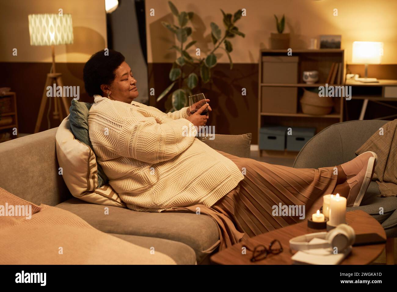 Mature woman feet hi-res stock photography and images - Alamy