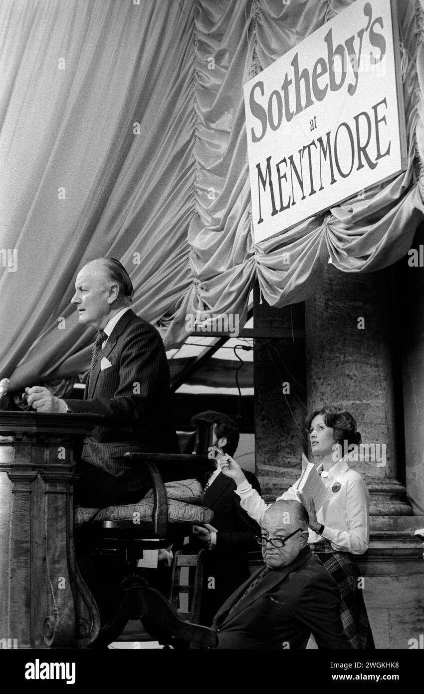 Peter Wilson auctioneer at Sothebys country house auction at Mentmore Towers May 1977. Sothebys sell off the contents of this stately home belonging to Neil Archibald Primrose. Auction taking place. Buckinghamshire, England 1970s UK HOMER SYKES Stock Photo