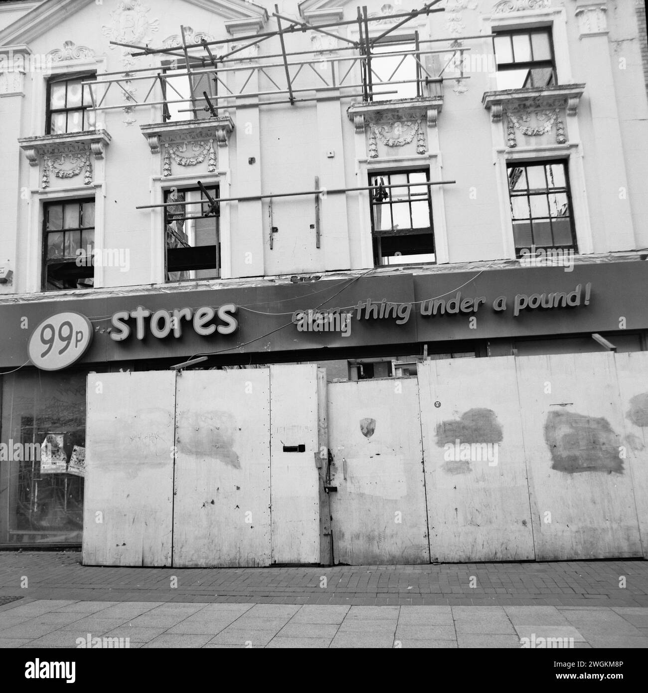 Closed and derelict budget shop on a British High Street Stock Photo
