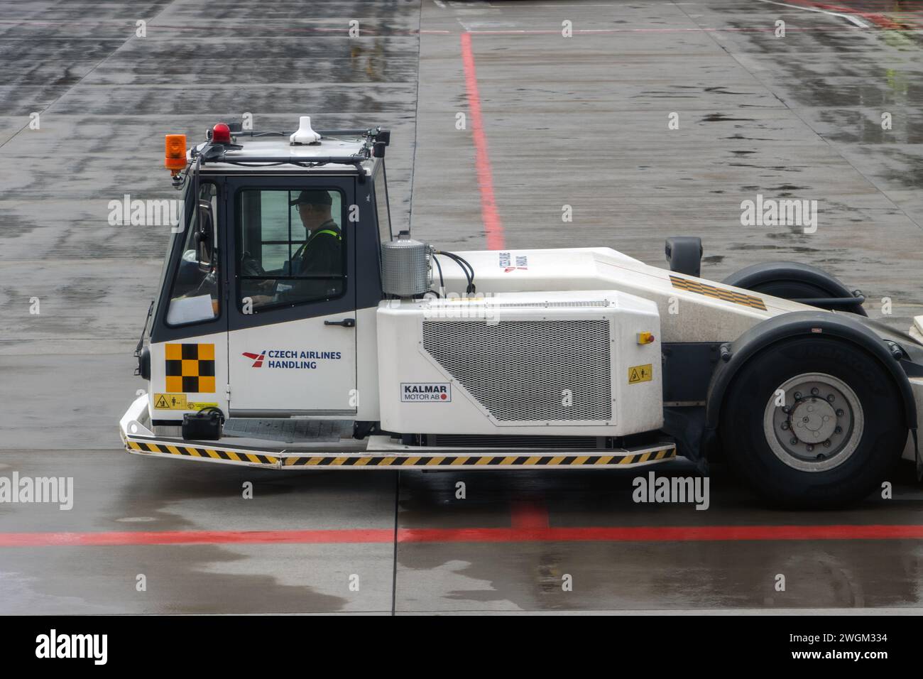 Towbarless tractor hi-res stock photography and images - Alamy