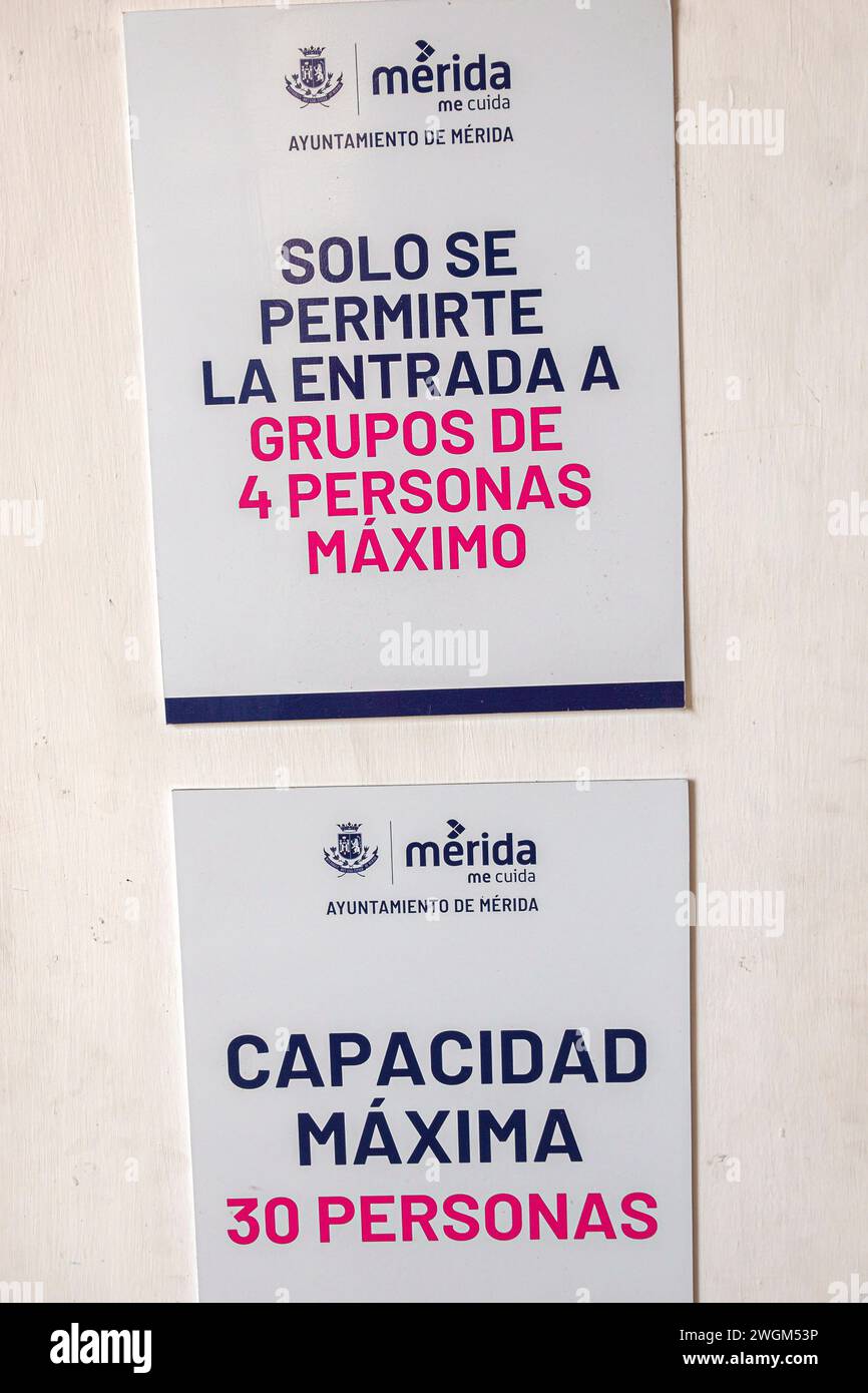 Merida Mexico,Centro,Museo de Historia Natural history museum,sign information,maximum capacity number people limit,outside exterior,building front en Stock Photo
