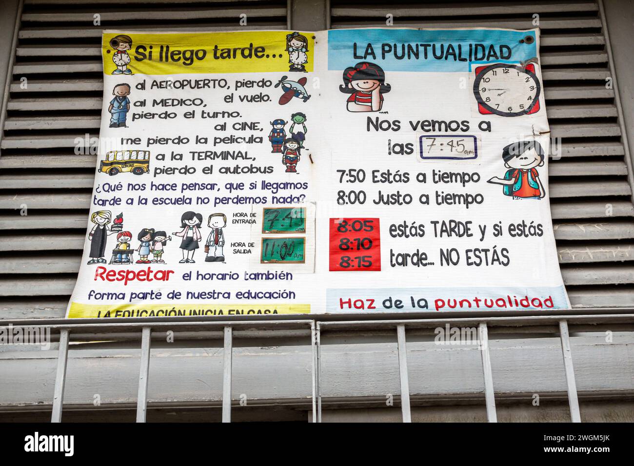 Merida Mexico,Barrio de Santiago Centro,Calle 59,school sign banner,promoting being on time punctual,Mexican Hispanic Latin Latino,Spanish speaking la Stock Photo