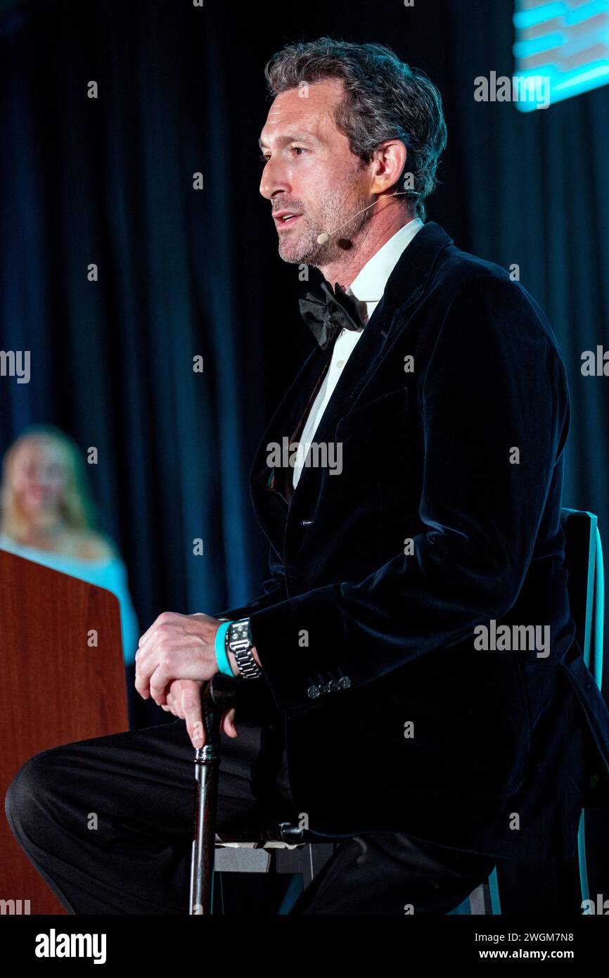 Aaron Lazar, an awardwinning actor and singer, receives the Essey