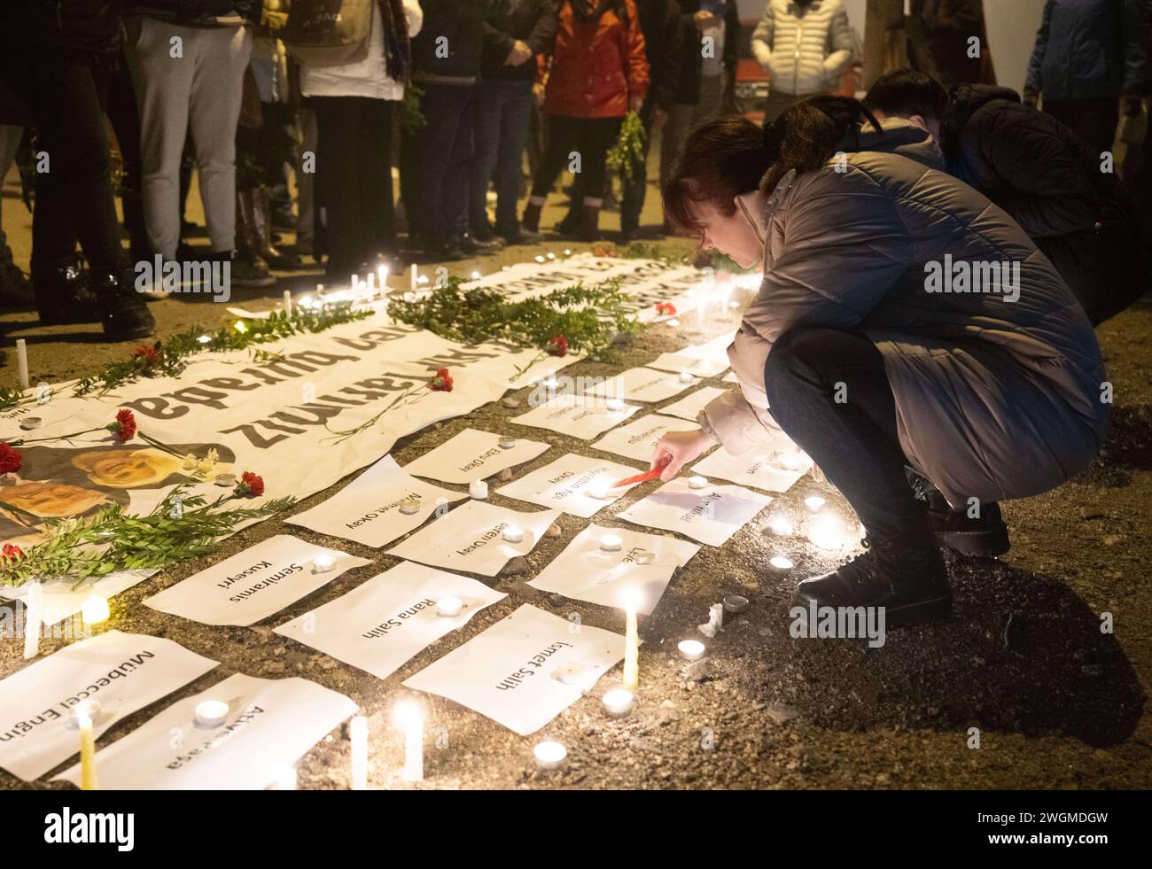 Antakya, Turkey. 06th Feb, 2024. Mourners light candles for the earthquake victims. A year ago, tens of thousands of people lost their lives in a massive earthquake in south-eastern Turkey. Credit: Boris Roessler/dpa/Alamy Live News Stock Photo