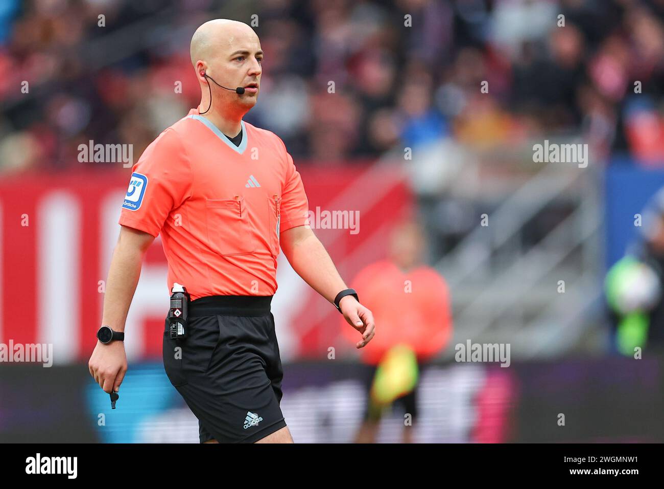 Nuremberg, Germany. 03rd Feb, 2024. Soccer: Bundesliga 2, 1. FC Nürnberg - VfL Osnabrück, matchday 20 at the Max-Morlock-Stadion. The referee Nicolas Winter. Credit: Daniel Karmann/dpa - IMPORTANT NOTE: In accordance with the regulations of the DFL German Football League and the DFB German Football Association, it is prohibited to utilize or have utilized photographs taken in the stadium and/or of the match in the form of sequential images and/or video-like photo series./dpa/Alamy Live News Stock Photo
