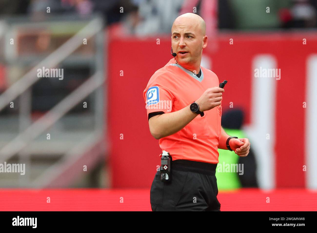 Nuremberg, Germany. 03rd Feb, 2024. Soccer: Bundesliga 2, 1. FC Nürnberg - VfL Osnabrück, matchday 20 at the Max-Morlock-Stadion. The referee Nicolas Winter. Credit: Daniel Karmann/dpa - IMPORTANT NOTE: In accordance with the regulations of the DFL German Football League and the DFB German Football Association, it is prohibited to utilize or have utilized photographs taken in the stadium and/or of the match in the form of sequential images and/or video-like photo series./dpa/Alamy Live News Stock Photo