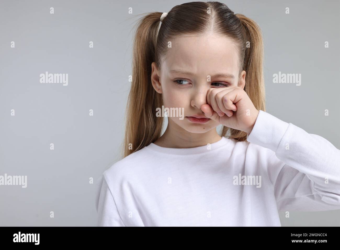 Sad preteen girl crying hi-res stock photography and images - Alamy