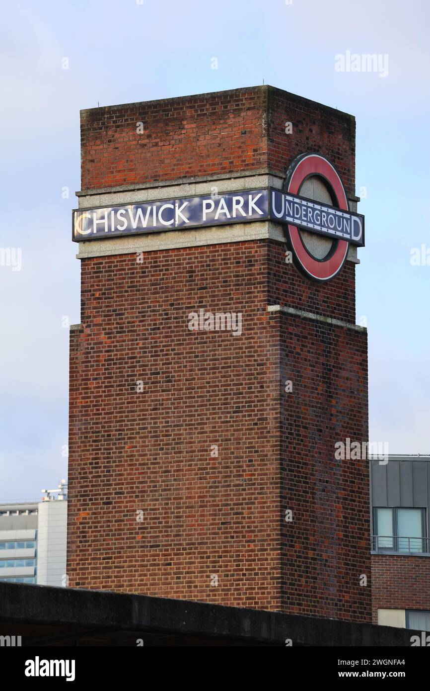 nearest underground station tower of london