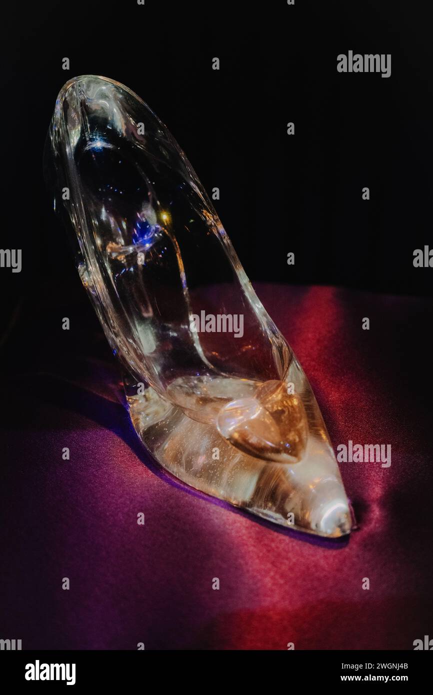 Cinderellas glass slipper hi-res stock photography and images - Alamy