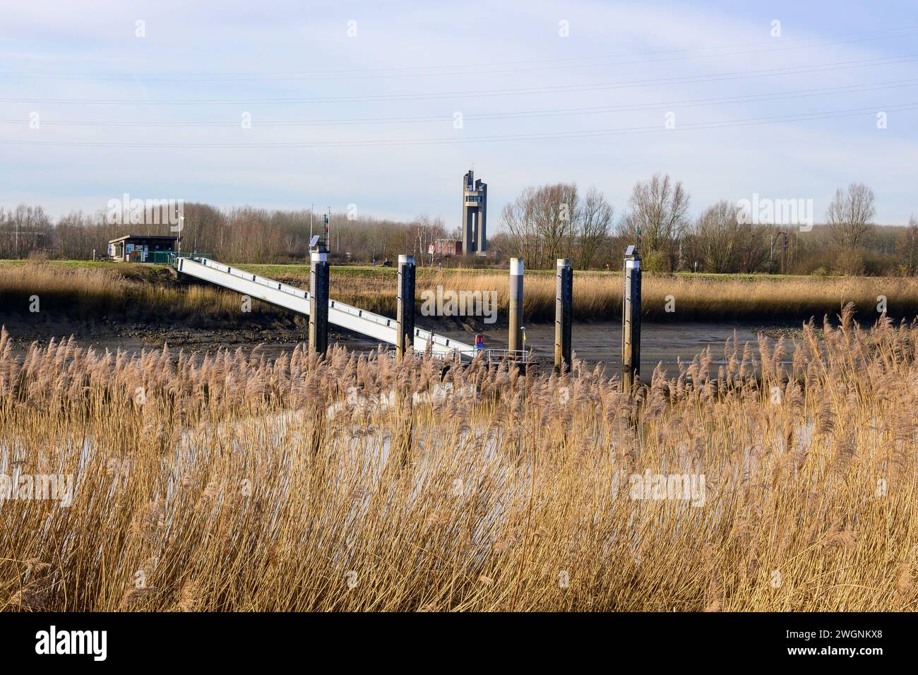 River jetty view hi-res stock photography and images - Alamy