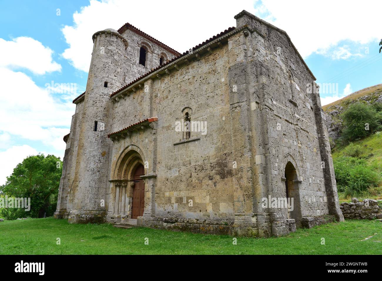 Monasterio de Rodilla, Nuestra Señora del Valle hermitage (romanesque 12th century). La Bureba, Burgos province, Castilla y Leon, Spain. Stock Photo