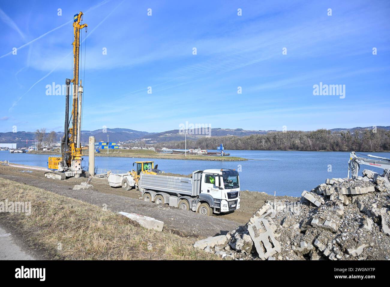 Spatenstich Hochwasserschutz Hafen Linz, 06.02.2024, Hafen Linz, AUT ...