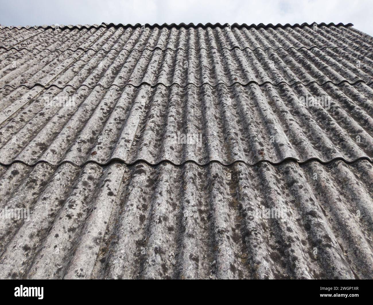 Asbestos corrugated sheets hires stock photography and images Alamy