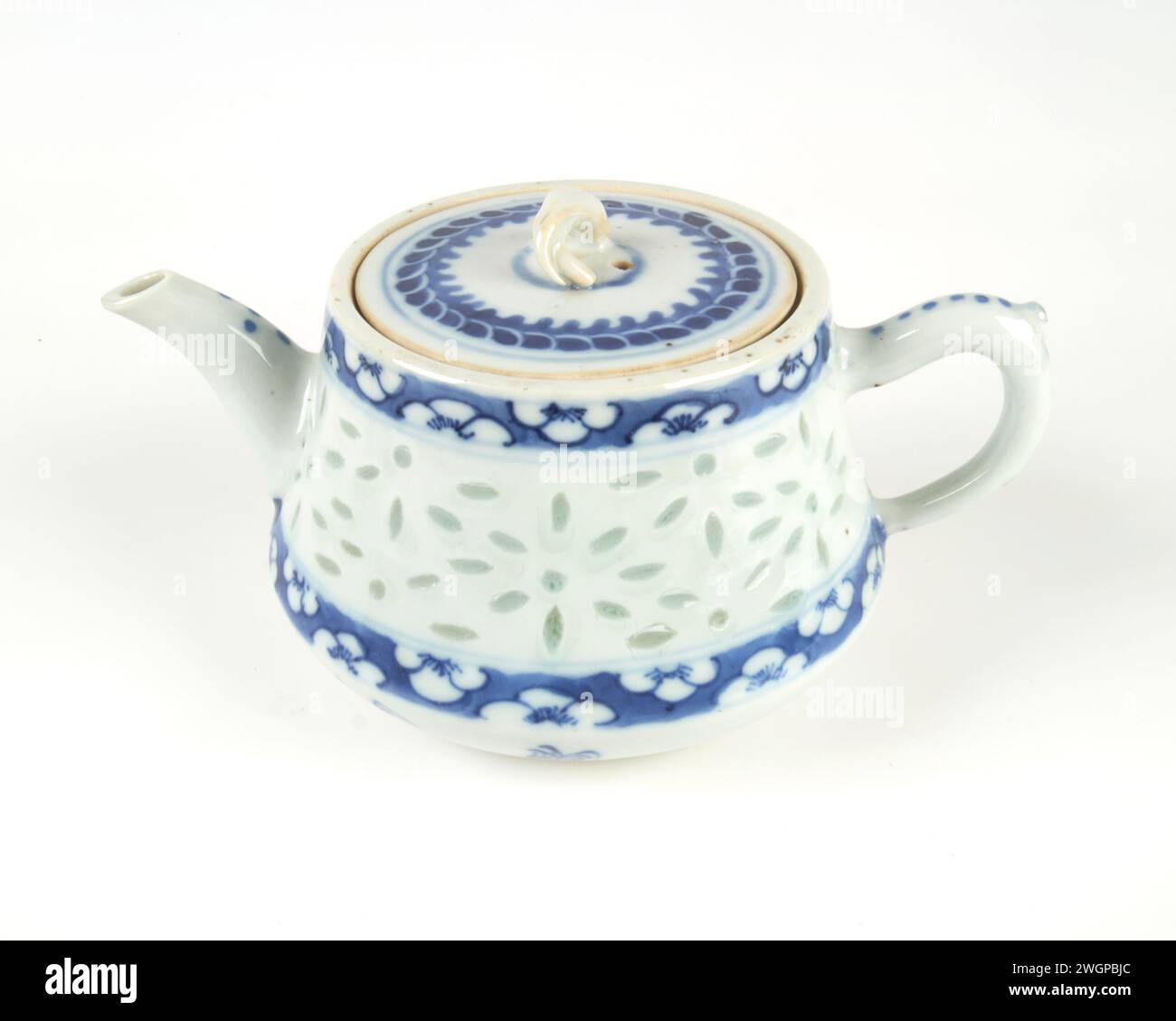 Antique chinese blossom blue and white rice grain porcelain teapot hi